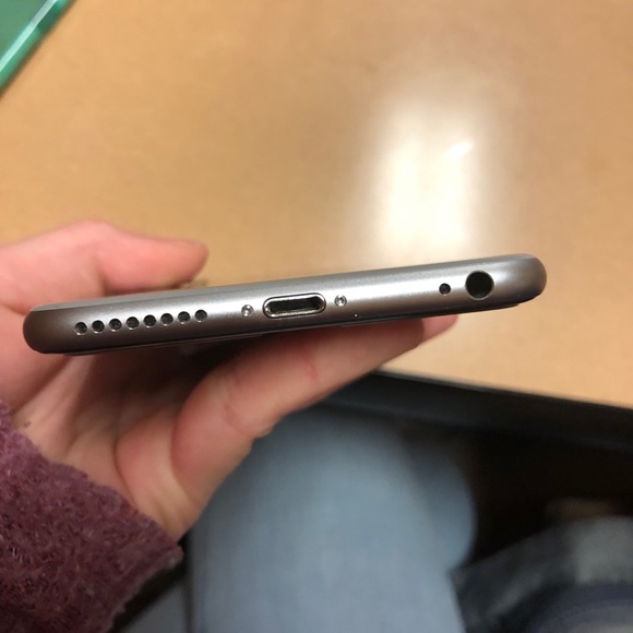 IPhone 6s Plus with charger and cases - Picture 8 of 8